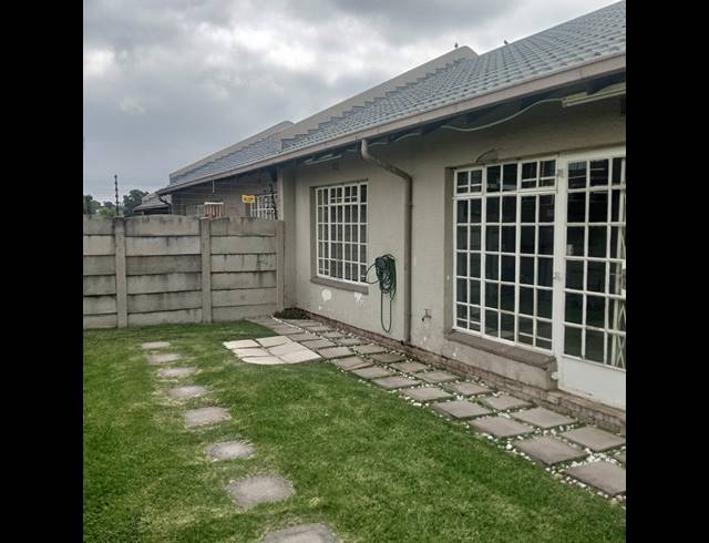 2 BEDROOM TOWNHOUSE FOR SALE IN LILIANTON